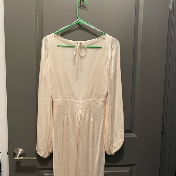 LA LUNE BALLOON SLEEVE BACKLESS MIDI DRESS - CREAM - Picture 4 of 8